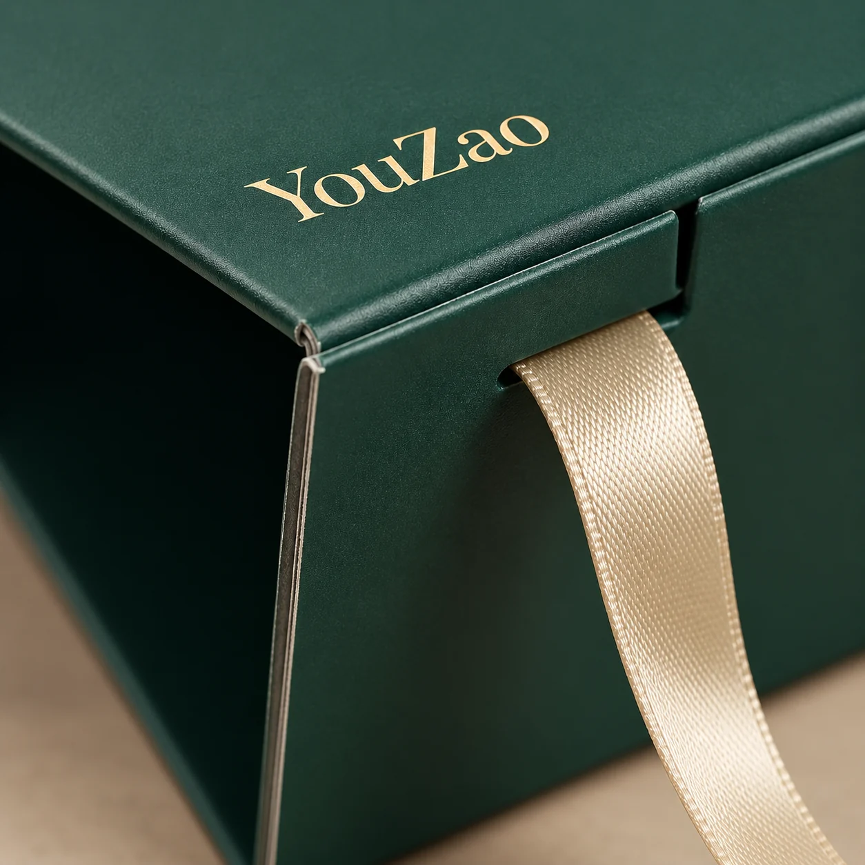 Close-up of the ribbon slot and lid edge on a green magnetic gift box